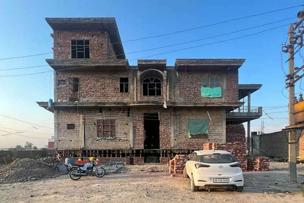 SRBL engineers performing house lifting service using hydraulic jacks – raising a residential structure ensure foundation stability in India.